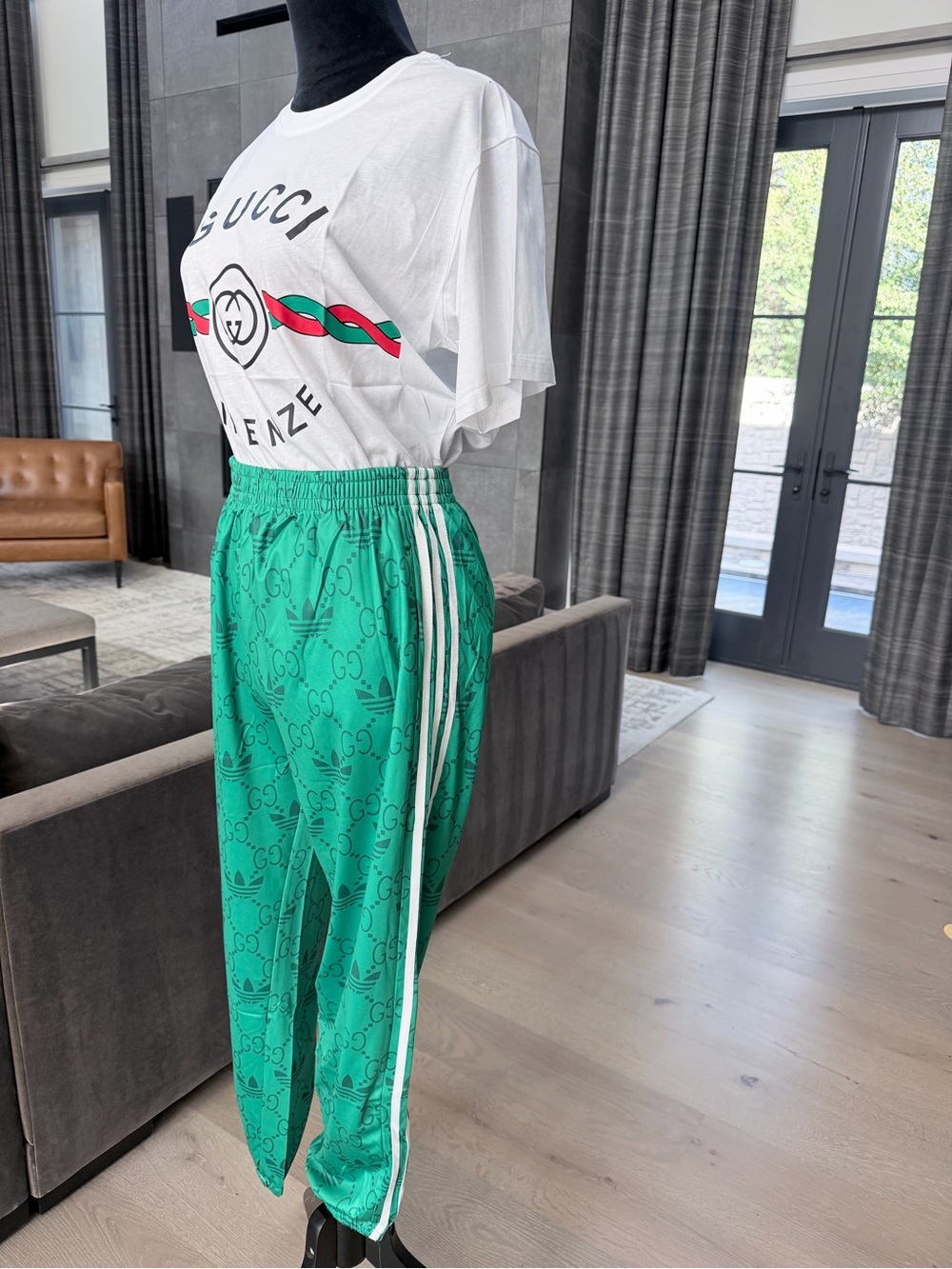 Green Logo-Print Track Pants and a Matching Tshirt Set size S - Picture 10 of 16